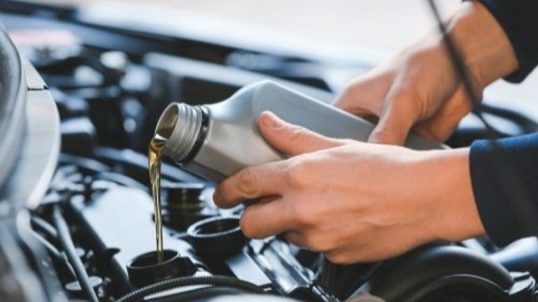 Memilih Pelumas Mesin Mobil untuk Performa Optimal di Iklim Tropis