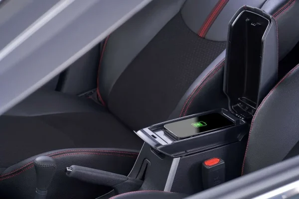 Charger Wireless di Konsol Tengah Mobil, Praktis dan Modern untuk Perjalanan