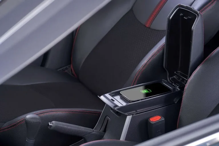 Charger Wireless di Konsol Tengah Mobil, Praktis dan Modern untuk Perjalanan